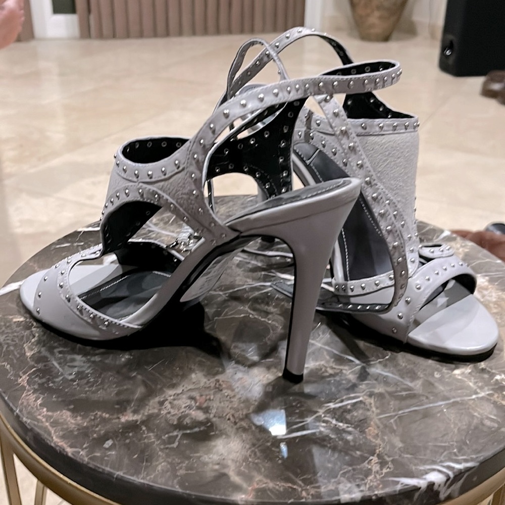 Size 8 heels absolutely stunning gray with silver stones